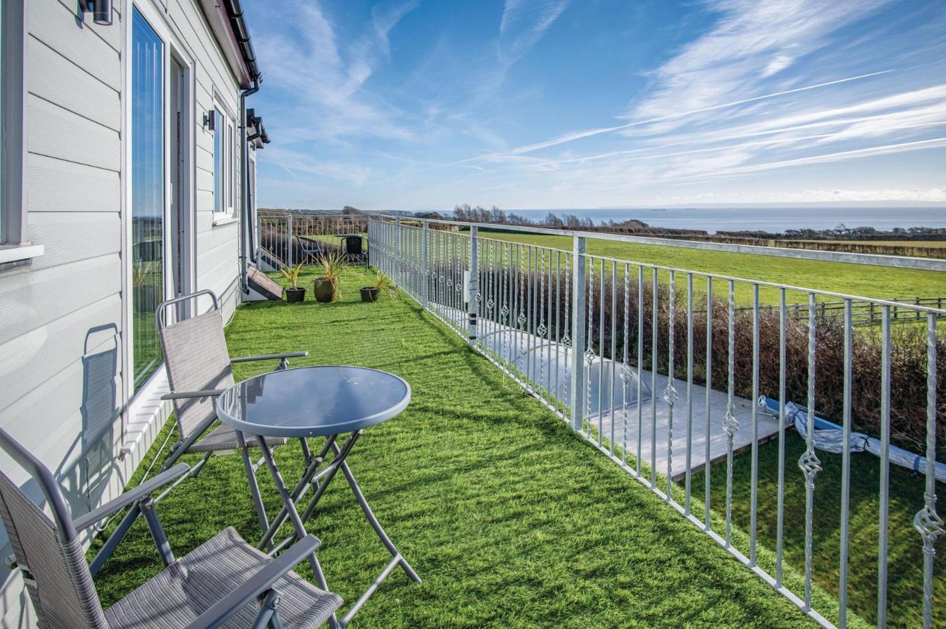 The Penthouse - 1 Bedroom Apartment - Ocean Breeze Port Eynon Exterior foto